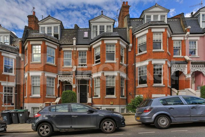 Bright and modern 2 bedroom property located on a beautiful street in Highgate Milton Road, Highgate